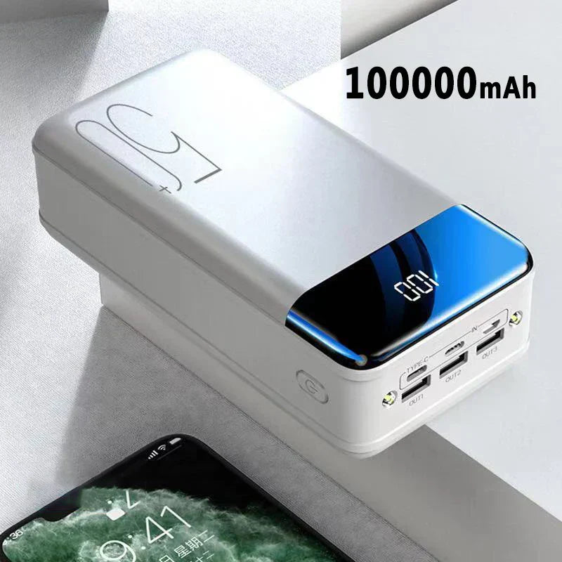 Batterie externe haute capacité 100 000 mAh, design compact, ports USB multiples, idéale pour recharger appareils mobiles.
