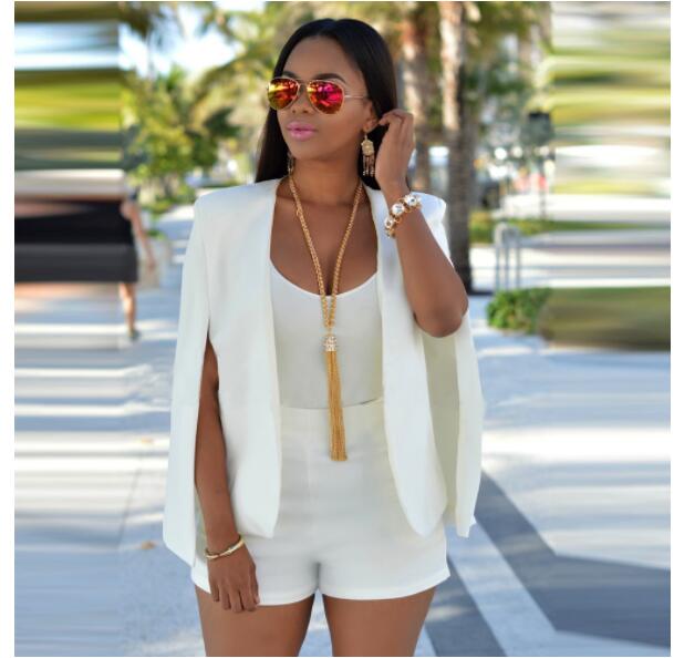 Blazer cape Karina élégant noir, design unique avec cape intégrée pour femme, polyvalent et chic, idéal événements formels