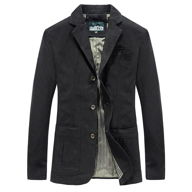 Blazer Clarence pour homme, léger et décontracté, coupe ajustée, tissu respirant, élégance moderne sur fond neutre.