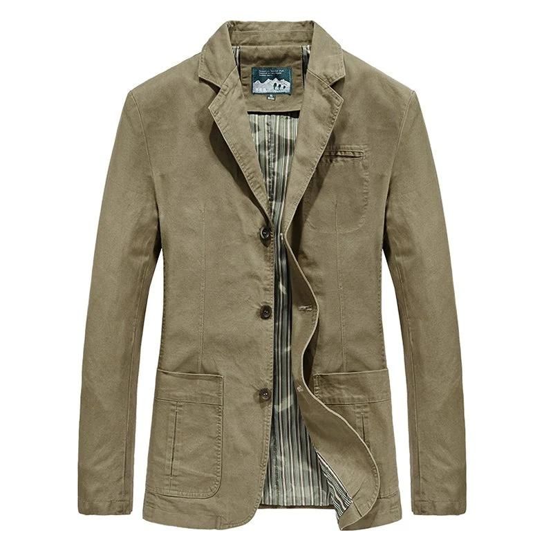 Blazer Clarence pour homme, léger et décontracté, coupe ajustée, tissu respirant, élégance moderne sur fond neutre.