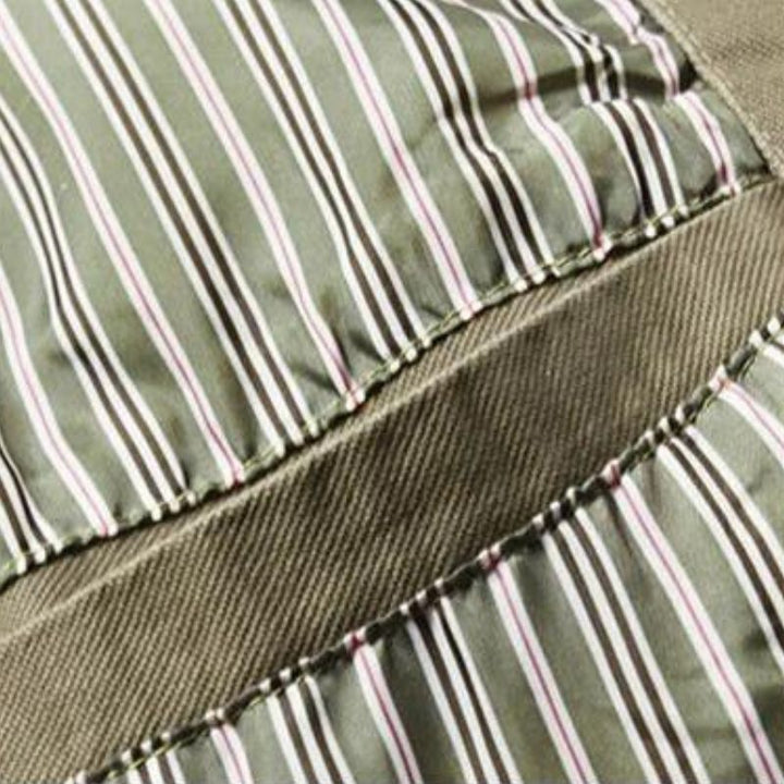 Blazer Clarence pour homme, léger et décontracté, coupe ajustée, tissu respirant, élégance moderne sur fond neutre.