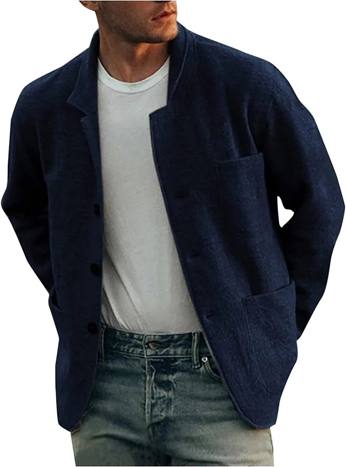 Blazer élégant homme avec poches multiples, coupe chic et moderne, couleur neutre, parfait pour toutes occasions.