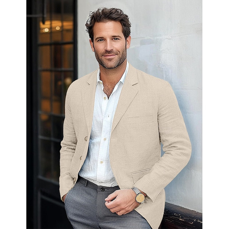 "Blazer homme chic en tissu bleu, coupe fluide, boutons noirs, pour une élégance professionnelle et décontractée."