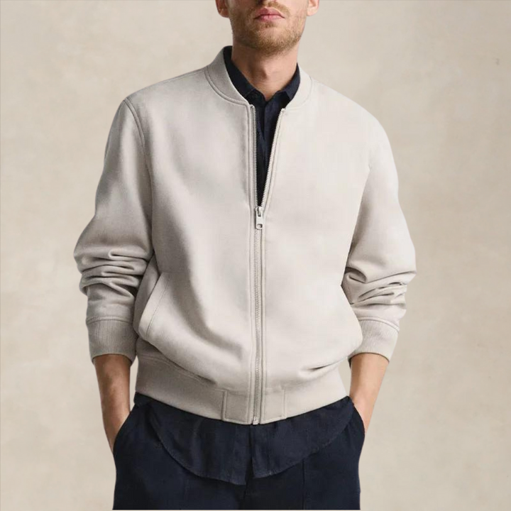 "Blouson en daim homme, style bomber, fermeture zippée, bords côtes élégants, couleur marron, pour look décontracté raffiné."