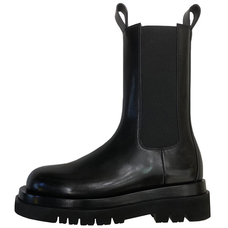 "Bottes élégantes pour femmes, silhouette moderne, confort toutes saisons, polyvalentes et assorties à diverses tenues"