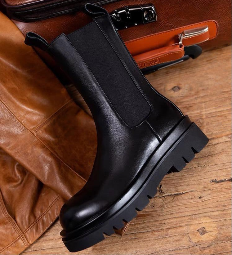 "Bottes élégantes pour femmes, silhouette moderne, confort toutes saisons, polyvalentes et assorties à diverses tenues"