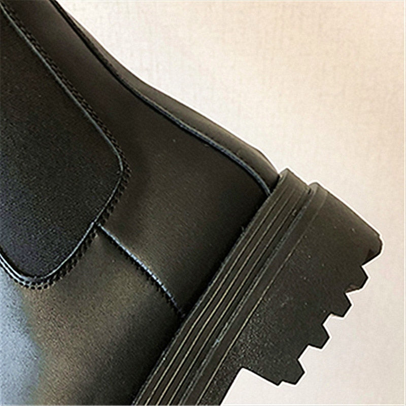"Bottes élégantes pour femmes, silhouette moderne, confort toutes saisons, polyvalentes et assorties à diverses tenues"