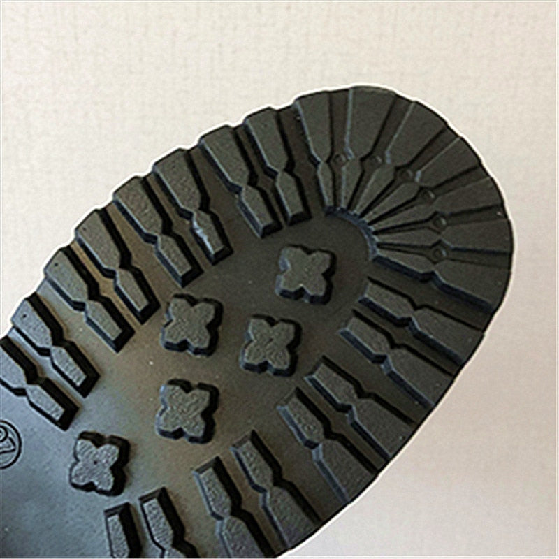 "Bottes élégantes pour femmes, silhouette moderne, confort toutes saisons, polyvalentes et assorties à diverses tenues"