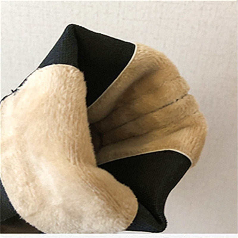 "Bottes élégantes pour femmes, silhouette moderne, confort toutes saisons, polyvalentes et assorties à diverses tenues"