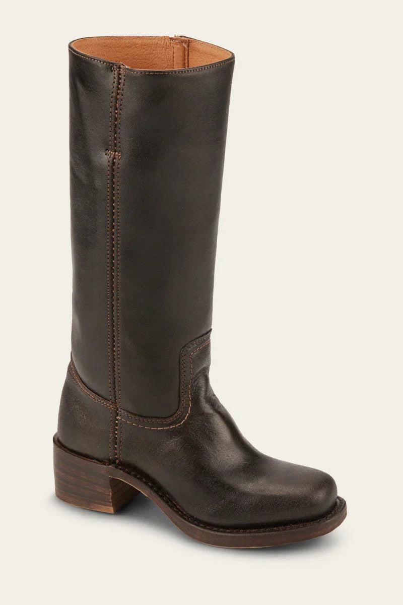 "Bottes en cuir foncé pour femmes, élégantes et confortables, style raffiné et intemporel pour toutes les occasions."