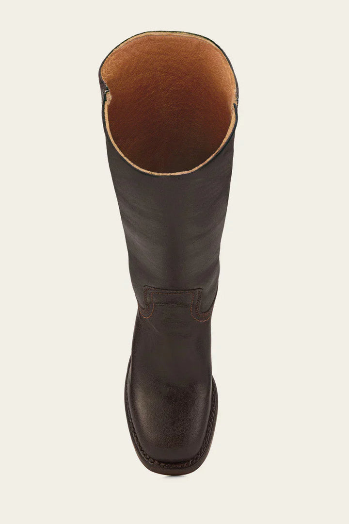 "Bottes en cuir foncé pour femmes, élégantes et confortables, style raffiné et intemporel pour toutes les occasions."