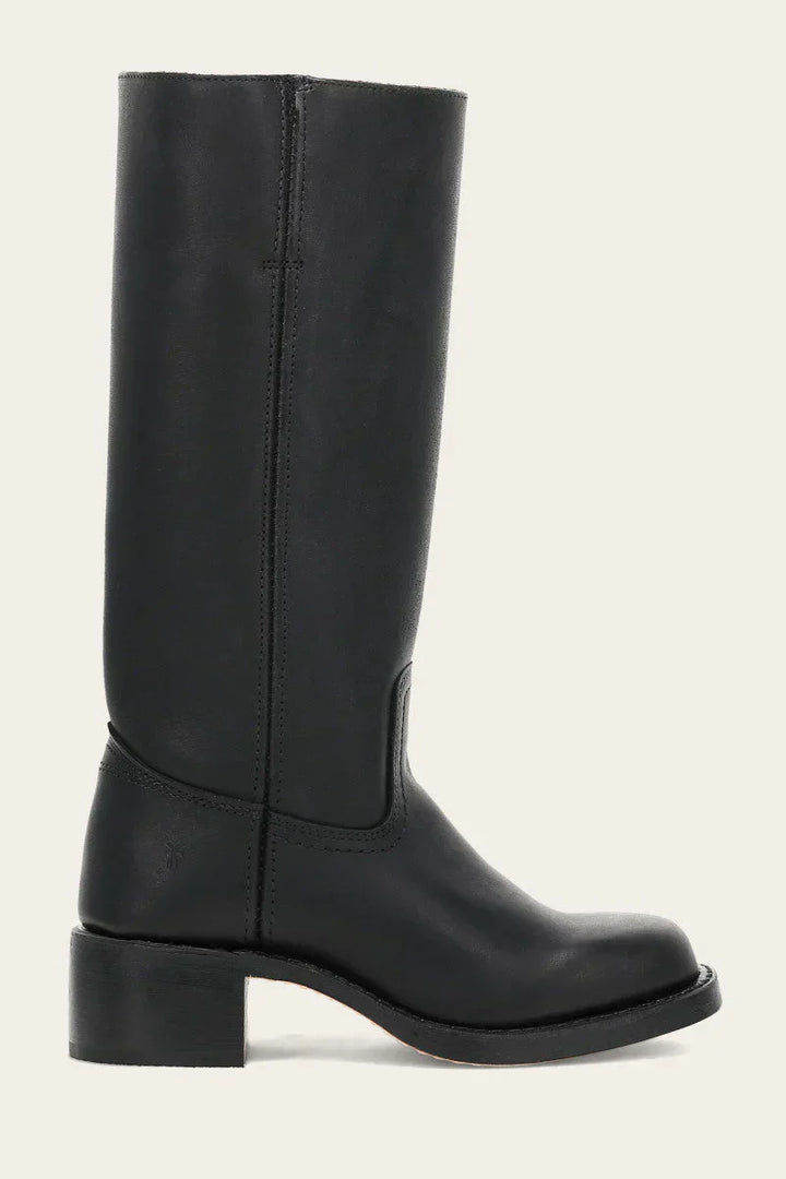 "Bottes en cuir foncé pour femmes, élégantes et confortables, style raffiné et intemporel pour toutes les occasions."
