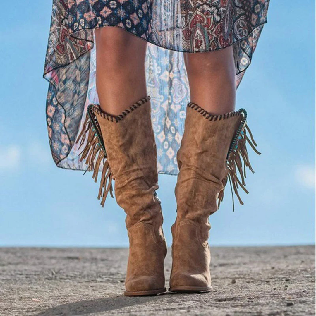 "Bottes western Delilah marron pour femmes, montantes au genou, talon bloc, style élégance décontractée."