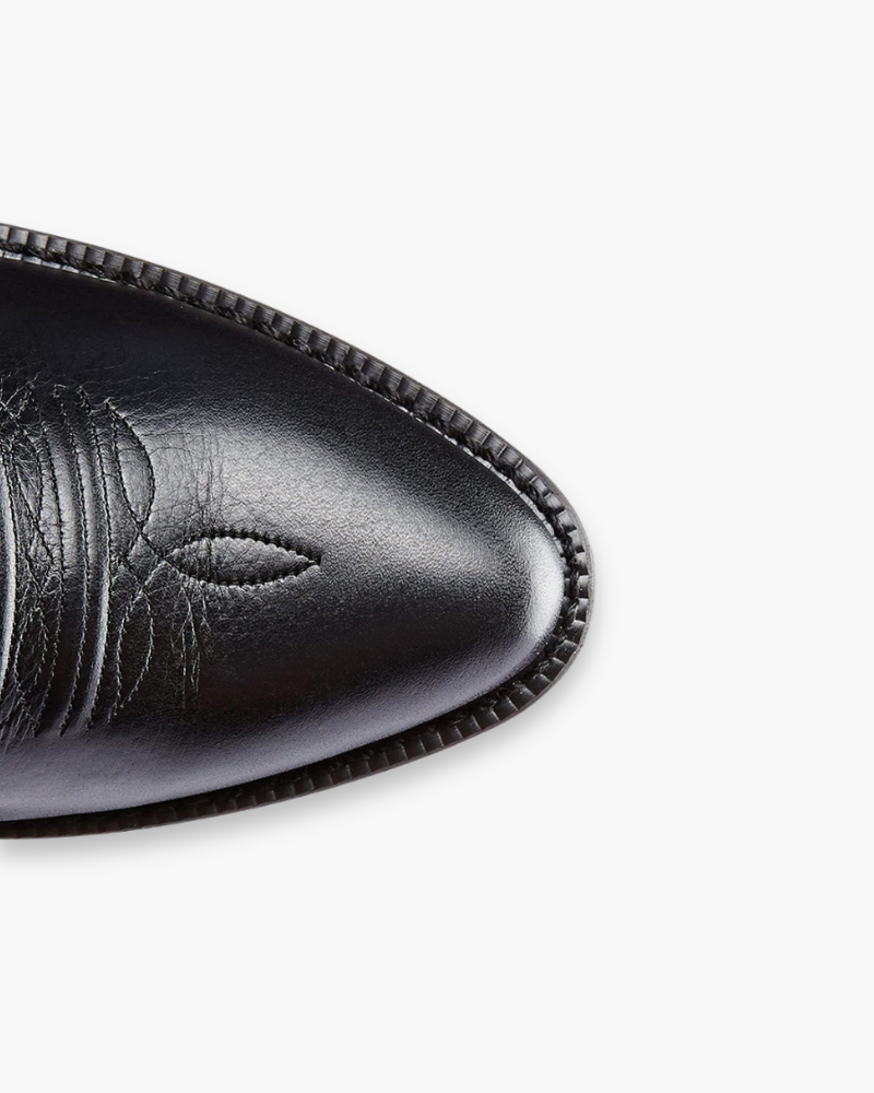 "Bottes western femme élégantes en cuir marron, détails couture soignés, style intemporel et moderne, confort premium"