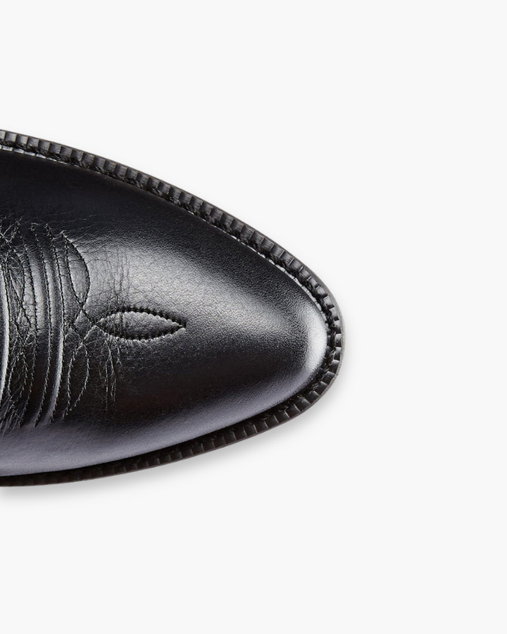 "Bottes western femme élégantes en cuir marron, détails couture soignés, style intemporel et moderne, confort premium"