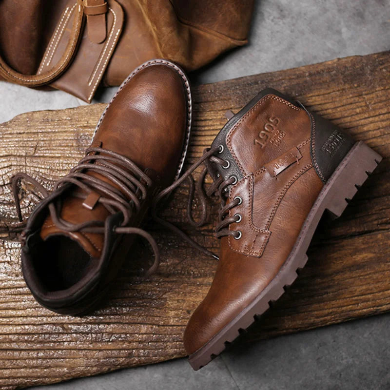 "Bottines en cuir marron haut de gamme, élégantes et confortables, parfaites pour toutes les occasions et tenues."