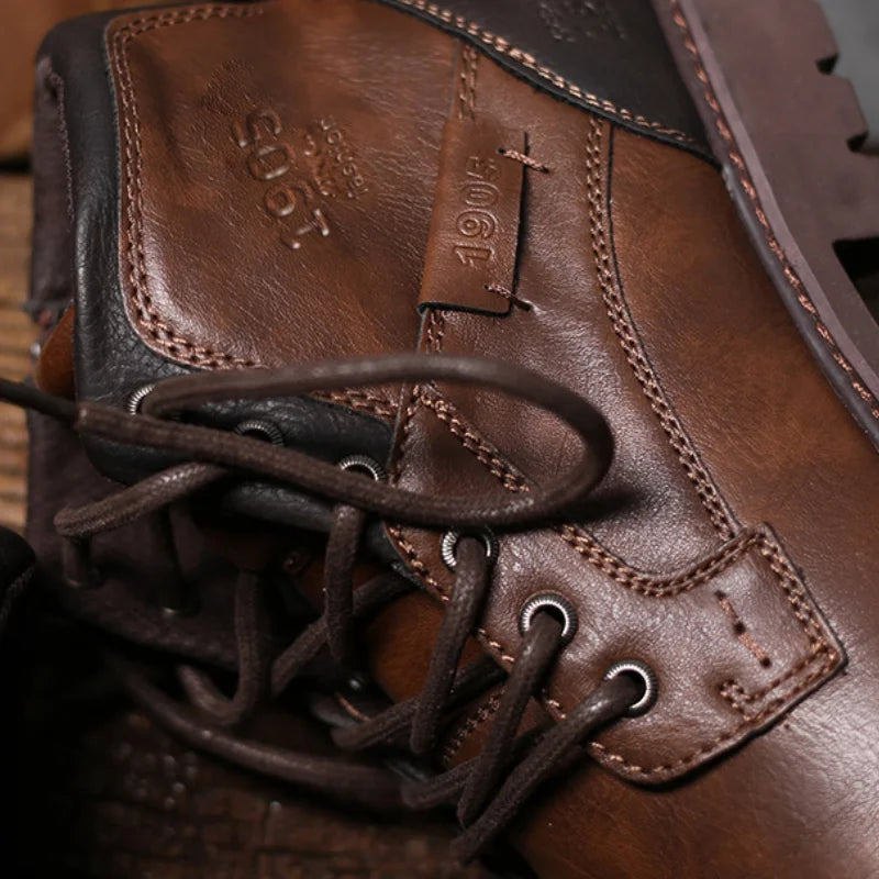 "Bottines en cuir marron haut de gamme, élégantes et confortables, parfaites pour toutes les occasions et tenues."