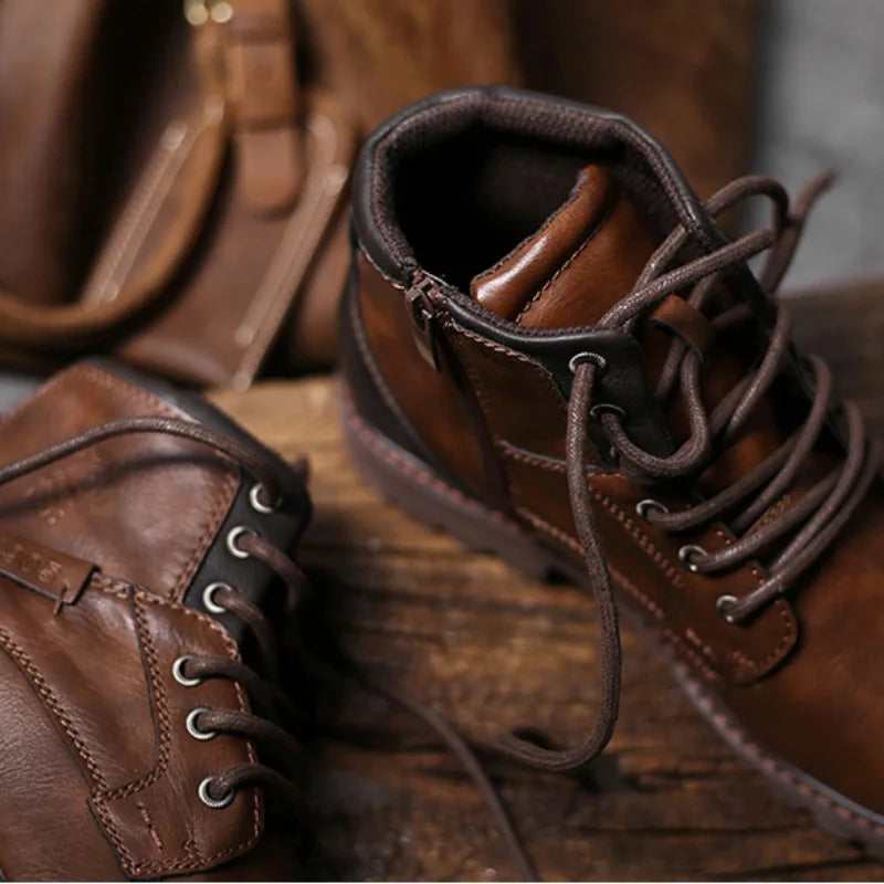 "Bottines en cuir marron haut de gamme, élégantes et confortables, parfaites pour toutes les occasions et tenues."
