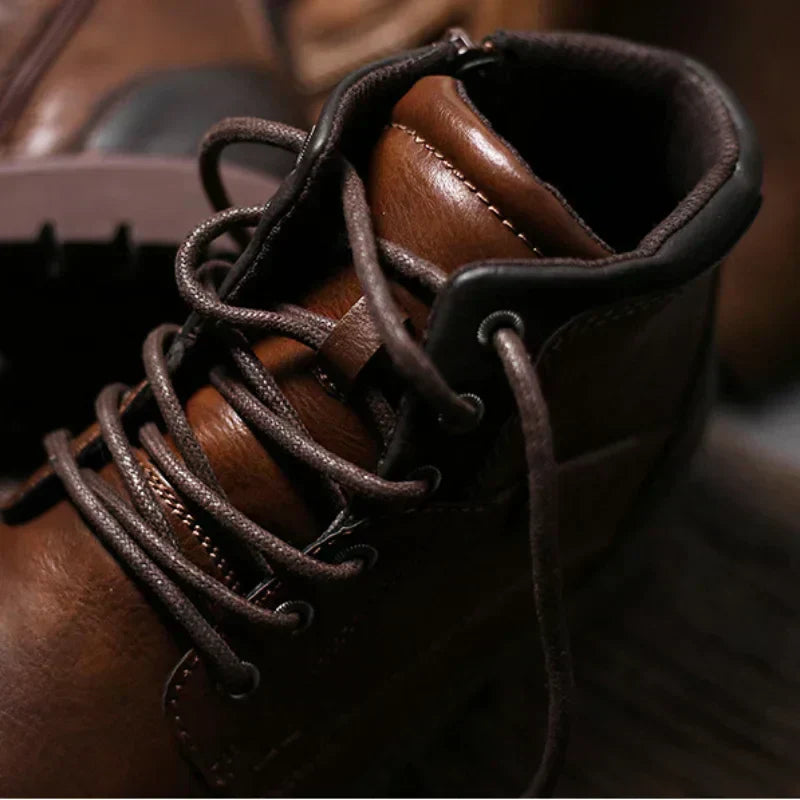 "Bottines en cuir marron haut de gamme, élégantes et confortables, parfaites pour toutes les occasions et tenues."