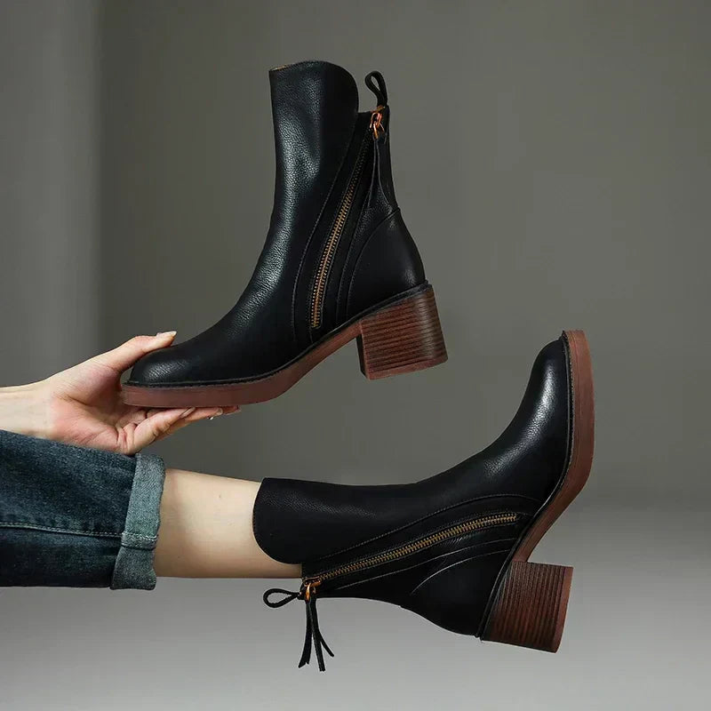 Bottines en cuir premium pour femme, élégantes et confortables, idéales pour un style moderne et durable.
