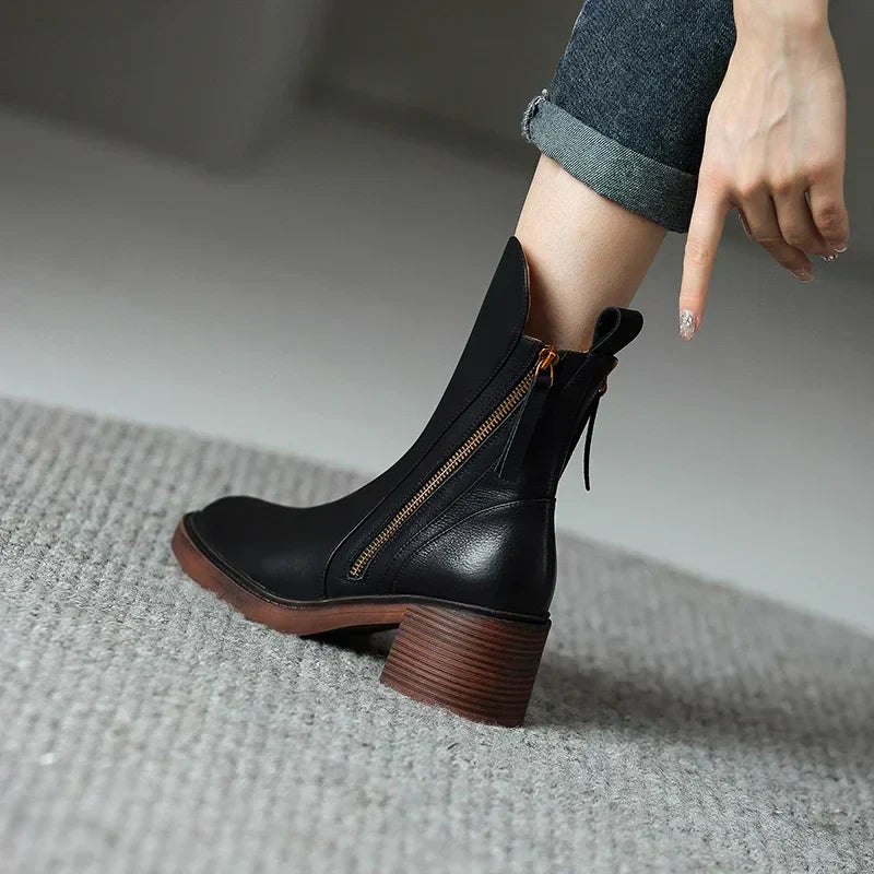 Bottines en cuir premium pour femme, élégantes et confortables, idéales pour un style moderne et durable.