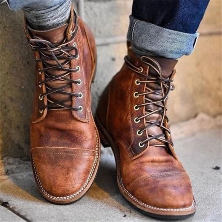 "Bottines homme élégantes, classiques, marron en cuir, polyvalentes et confortables pour un style intemporel et raffiné"