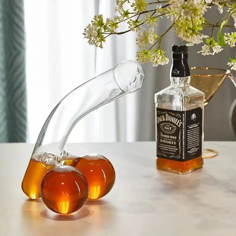 Carafe en verre design pour whisky et vin, élégante et moderne, disponible en 400 ml et 600 ml.