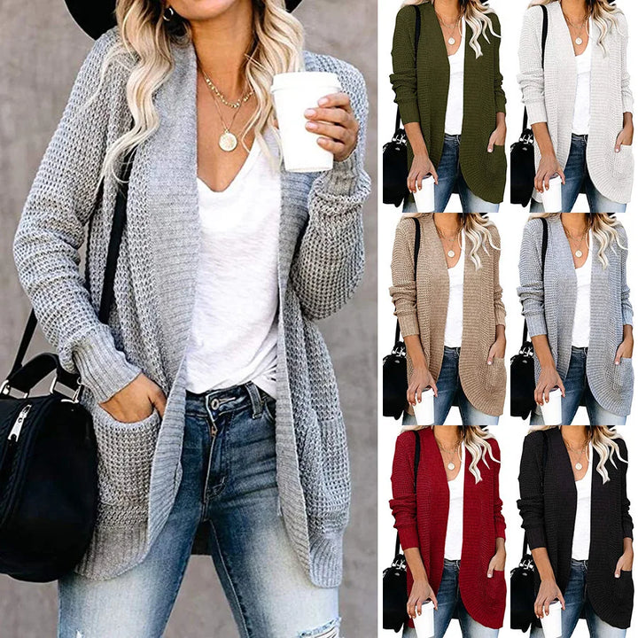 "Cardigan en laine pour femme, doux et élégant, coupe moderne, détail soigné, parfait pour toutes occasions."