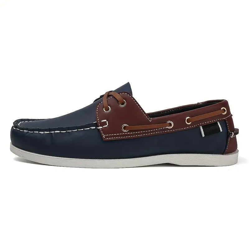 "Chaussures bateau rétro homme, cuir marron, style classique, pour sorties ou promenades, confort durable et élégant."