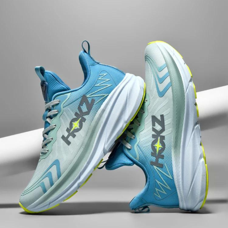 "Chaussures de course légères pour femmes, noir et blanc, avec amorti et design moderne, vue latérale"