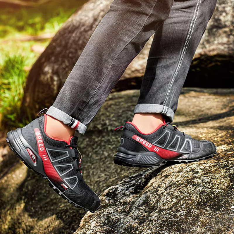 "Chaussures de randonnée hommes, semelle amortissante, confort orthopédique, couleur noire, terrain montagneux"