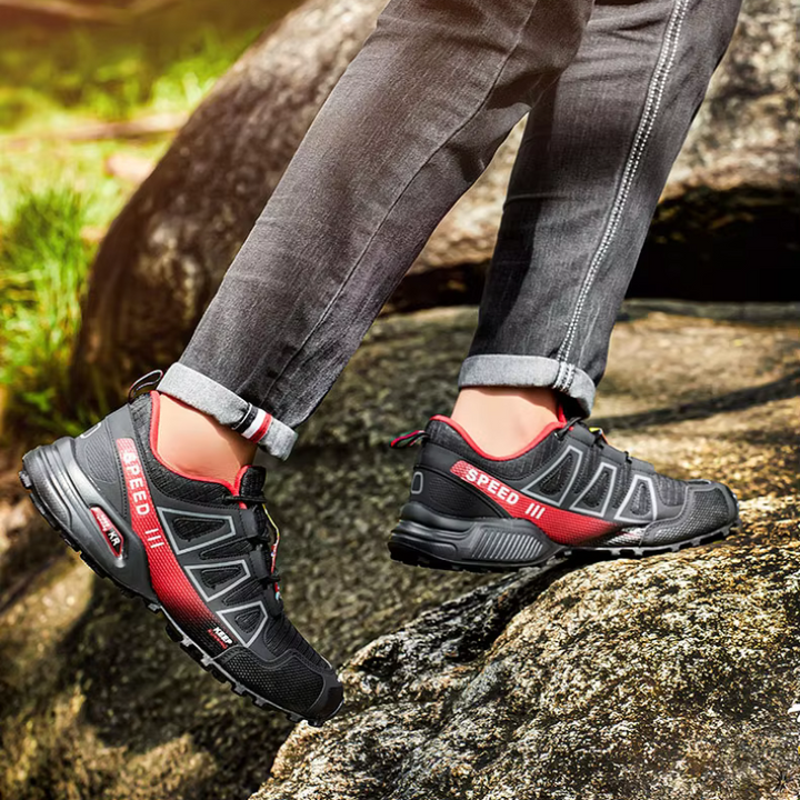 "Chaussures de randonnée hommes, semelle amortissante, confort orthopédique, couleur noire, terrain montagneux"