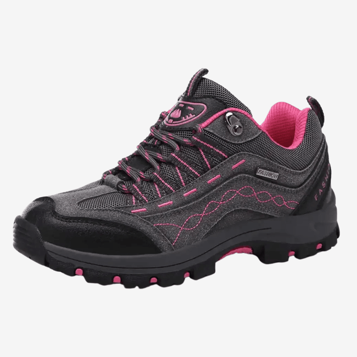 "Chaussures de randonnée imperméables femme, vue latérale, semelle antidérapante, confort et robustesse, design élégant."