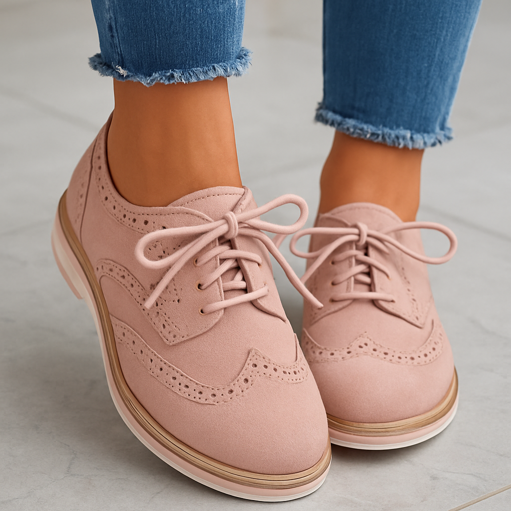 "Chaussures en cuir élégantes pour femmes avec lacets, design moderne et épuré, idéal pour occasions formelles."