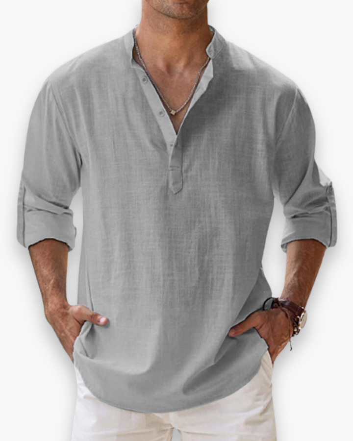 "Chemise décontractée homme, légère, respirante, en tissu ample, teinte bleue, parfait pour l'été et le confort quotidien."