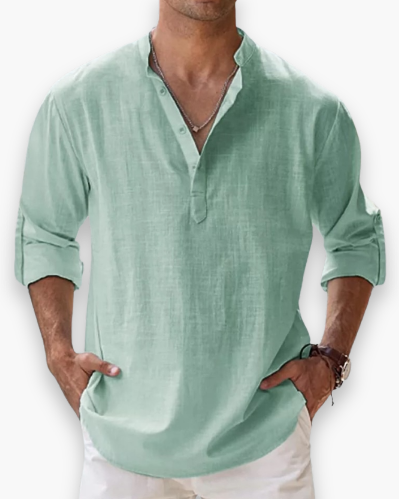 "Chemise décontractée homme, légère, respirante, en tissu ample, teinte bleue, parfait pour l'été et le confort quotidien."