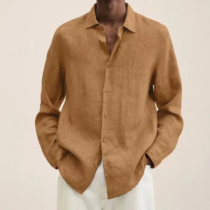 "Chemise en coton léger pour hommes, design élégant et polyvalent, idéale pour l'été, coupe classique boutonnée."