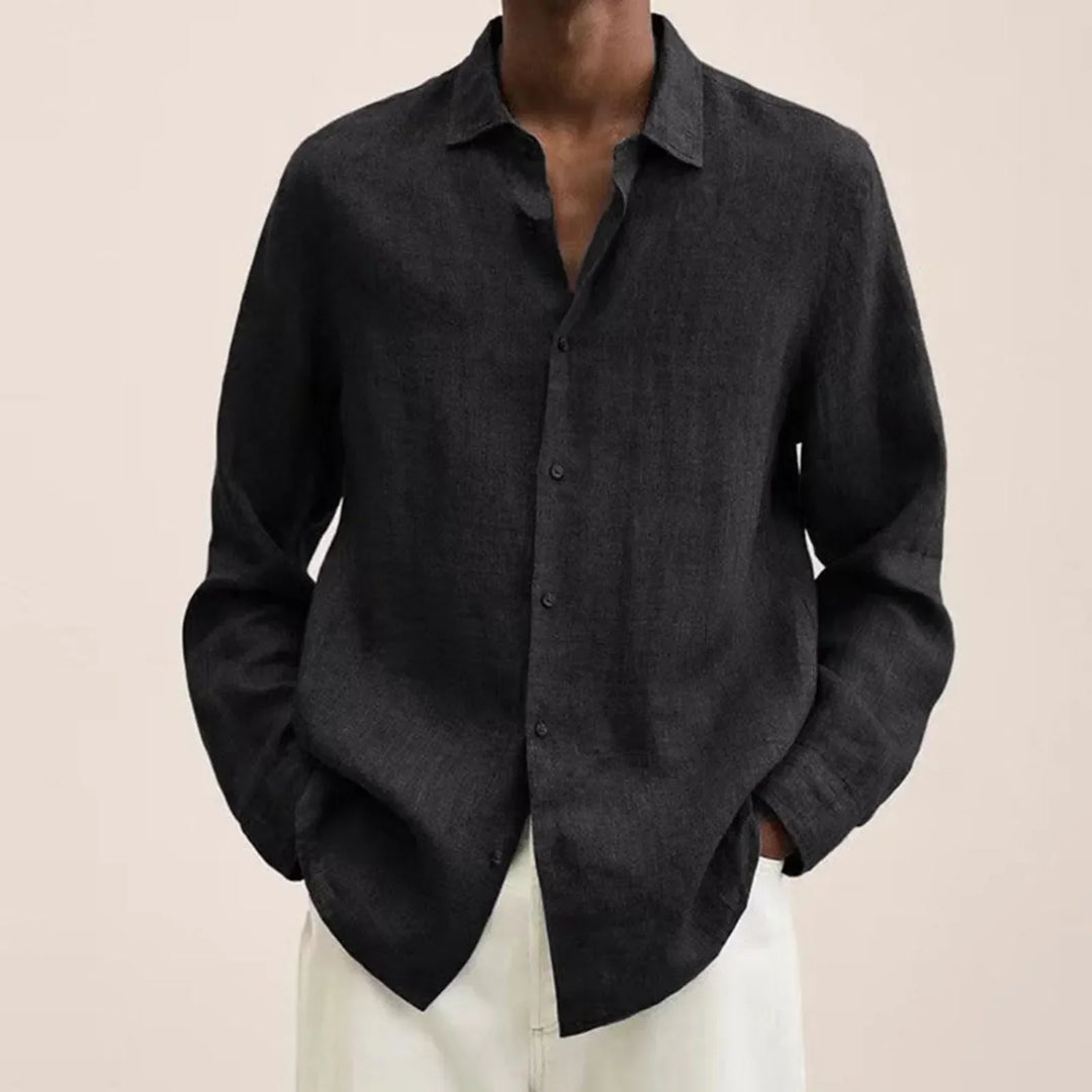 "Chemise en coton léger pour hommes, design élégant et polyvalent, idéale pour l'été, coupe classique boutonnée."