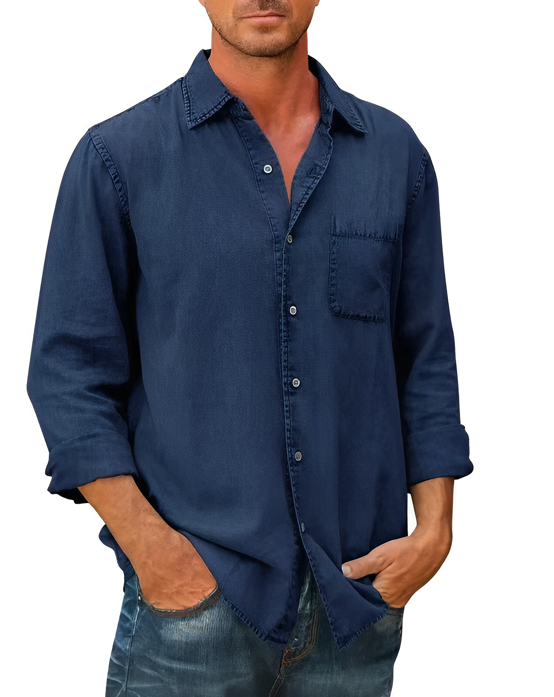 Chemise en denim homme élégante et polyvalente, manches longues, col pointu, poches avant, idéale pour tous styles.
