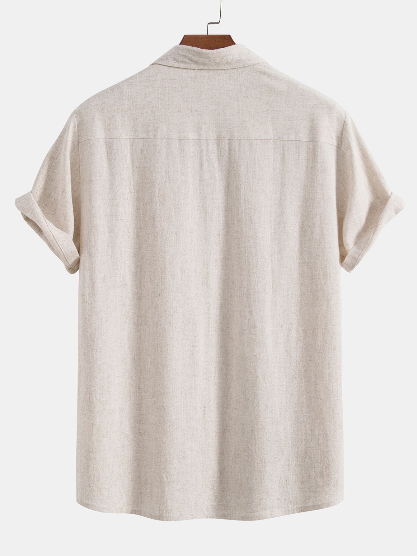 "Chemise en lin pour homme, légère et élégante, idéale pour l'été, en tissu respirant et coupe décontractée."