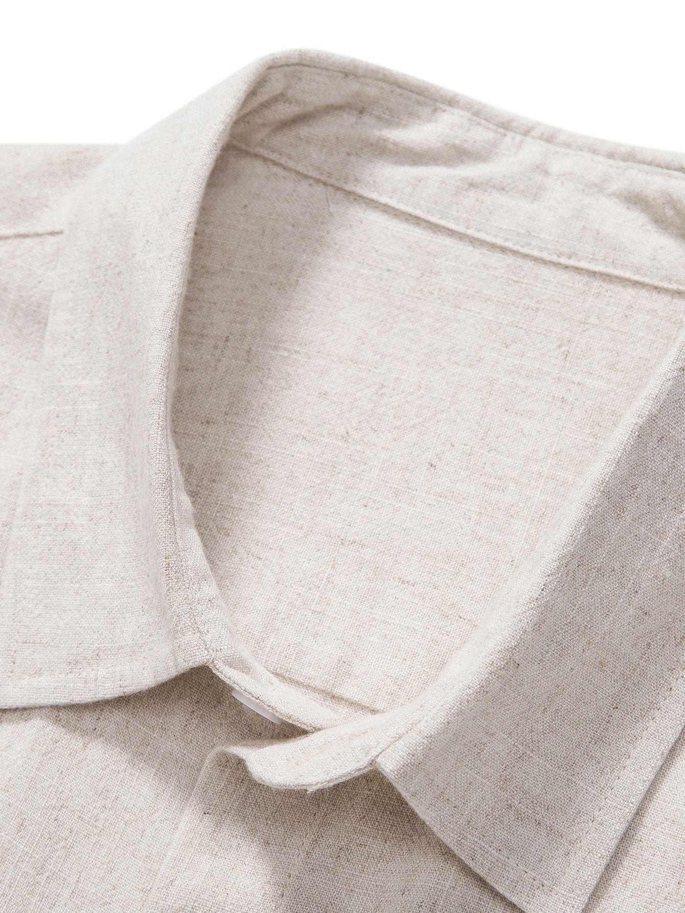 "Chemise en lin pour homme, légère et élégante, idéale pour l'été, en tissu respirant et coupe décontractée."