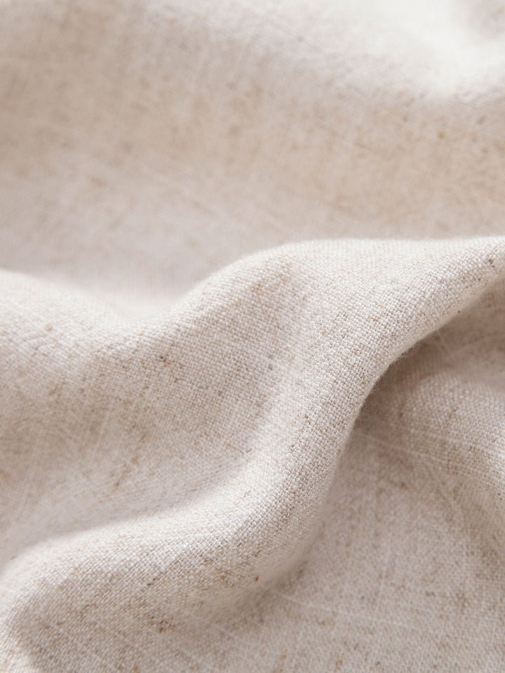 "Chemise en lin pour homme, légère et élégante, idéale pour l'été, en tissu respirant et coupe décontractée."