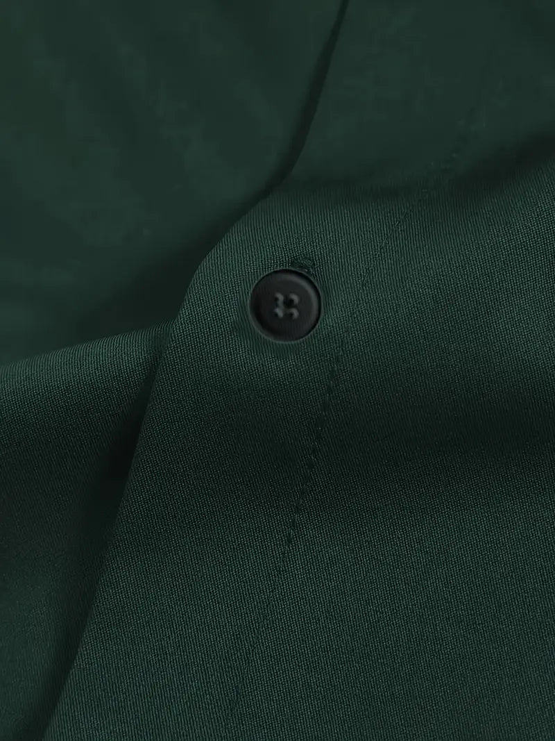 "Chemise formelle verte unie pour homme, coupe moderne, col à revers, tissu semi-transparent, élégante pour occasions profess