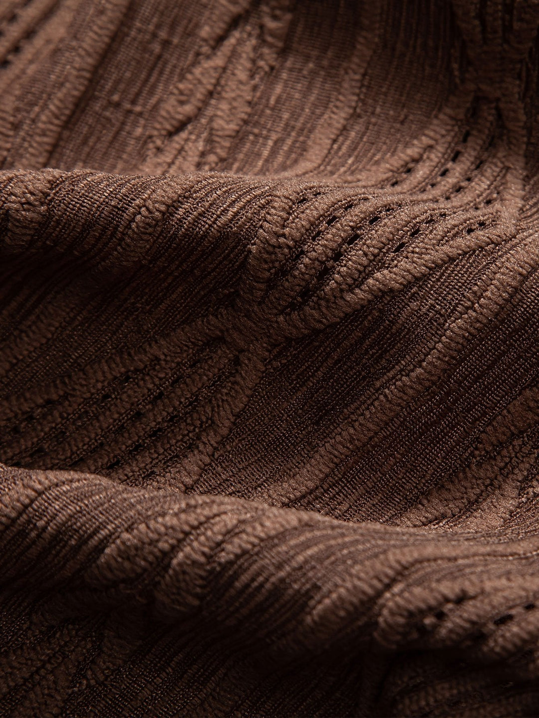 "Chemise homme décontractée en jacquard, texture élégante, coupe moderne, disponible beige, café, noir"