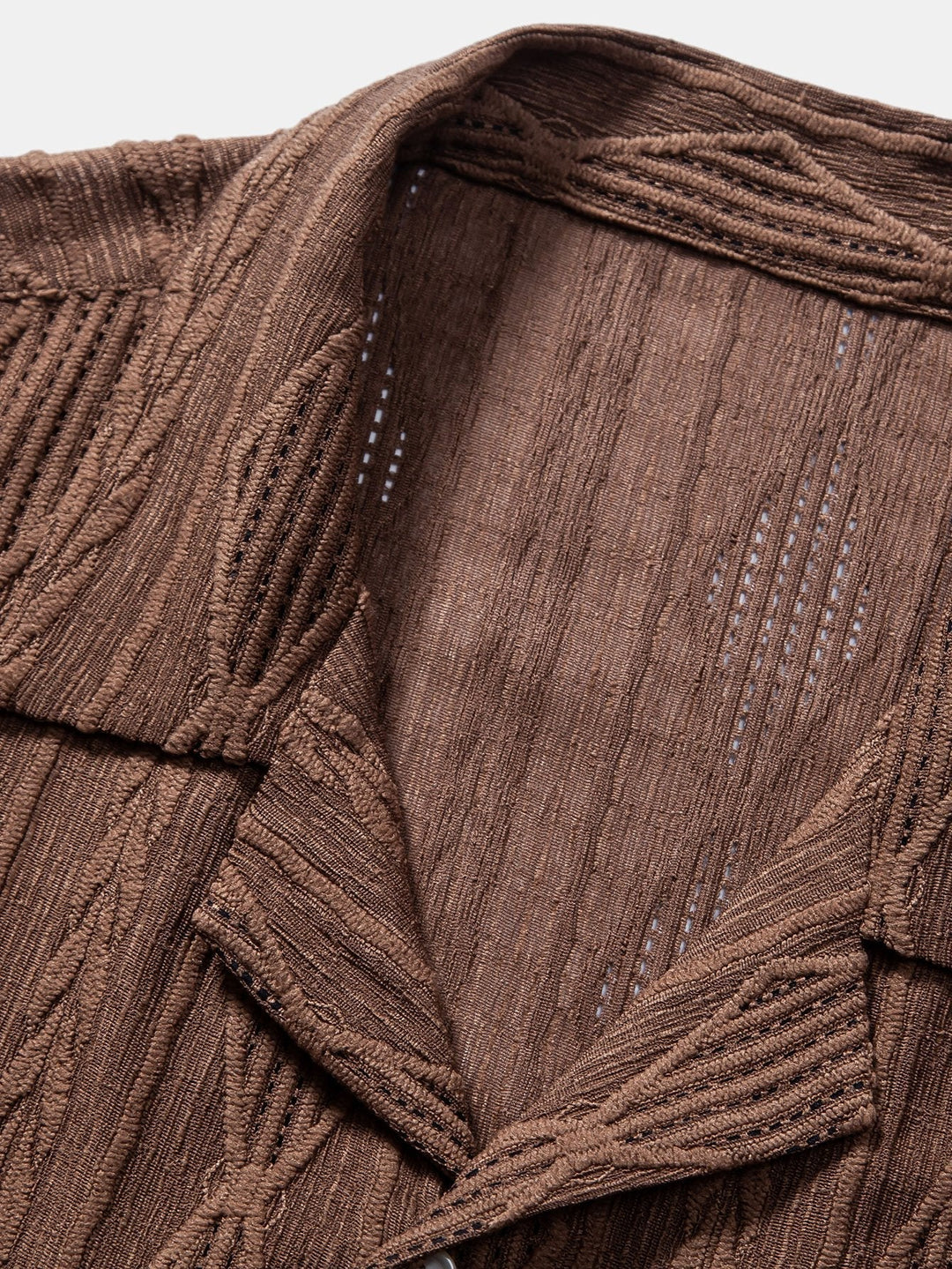 "Chemise homme décontractée en jacquard, texture élégante, coupe moderne, disponible beige, café, noir"