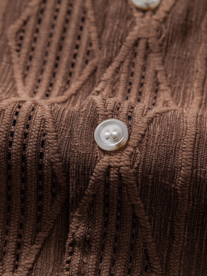 "Chemise homme décontractée en jacquard, texture élégante, coupe moderne, disponible beige, café, noir"