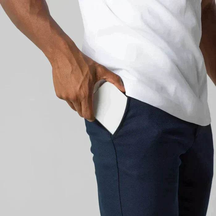 "Chinos pour hommes élégants et confortables, coupe ajustée, couleur beige, parfaits pour un style casual ou formel."