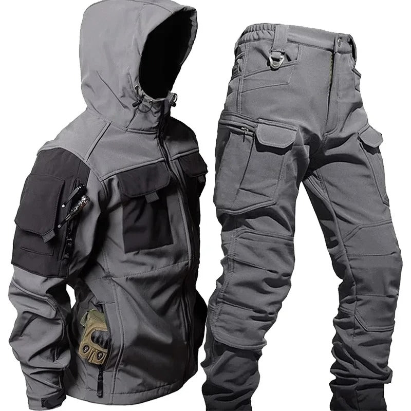 "Combinaison imperméable homme élégante avec capuche, protection pluie en gris, noir ou vert pour style moderne par temps hum