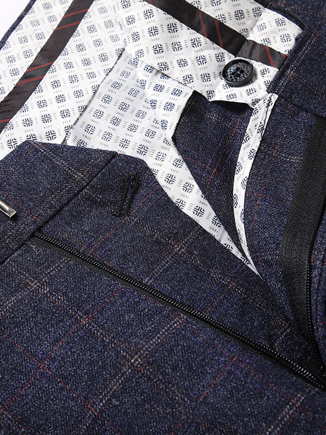 "Costume homme trois pièces à carreaux élégants, coupe ajustée, veste, gilet, pantalon, style classique et moderne."