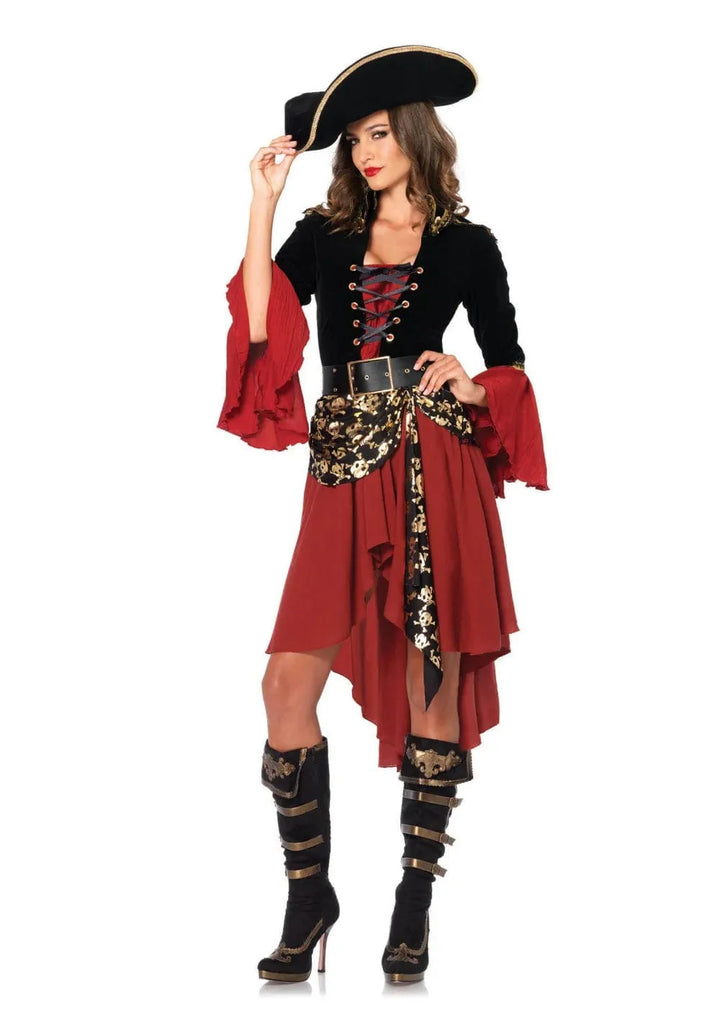 Costume pirate femme chic, robe élégante avec chapeau, tissus de qualité, détails fins, style pour soirées à thème.